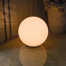ShapeLight kuglelampe (35cm) på solceller/USB (farve kan indstilles) - Solcellelamper