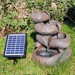 Solcelle Fontæne med batteri  "Kampesten" - Solcelle springvand